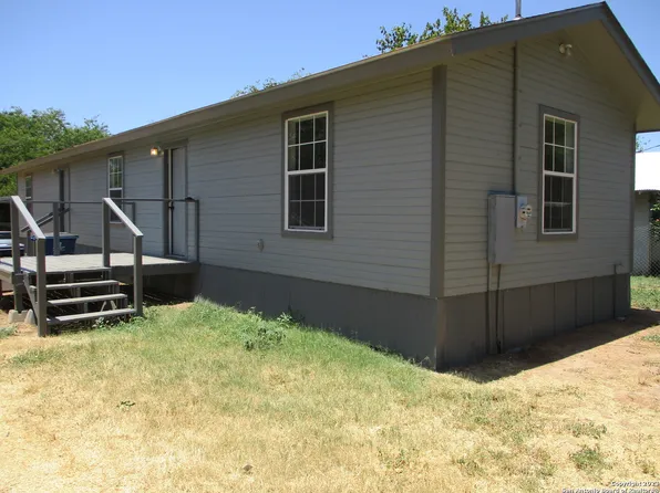 129 N Mulberry St, Pearsall, TX 78061