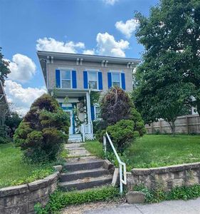 319 E Washington St, Washington, IA, 52353