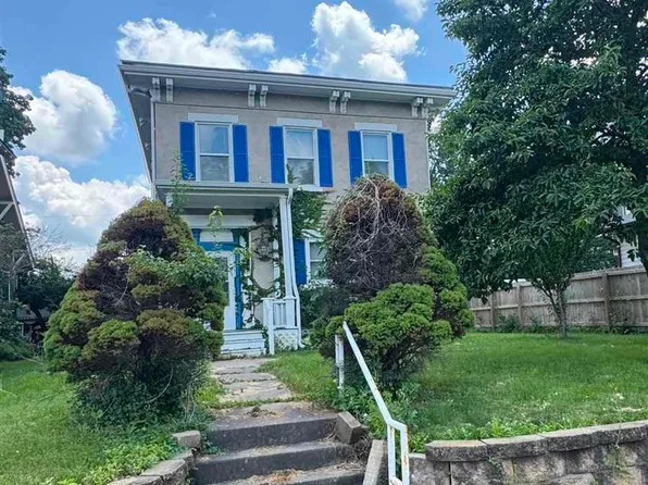 319 E Washington St, Washington, IA 52353