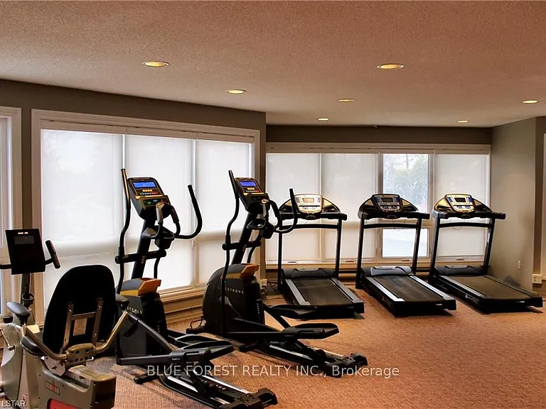 1 Jacksway Cres #402 — Photo 8