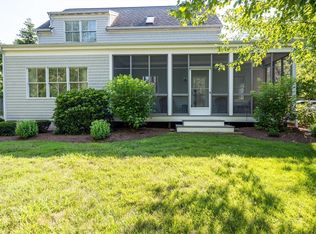 14 Hathaway Pond Cir UNIT 14, Rochester, MA 02770