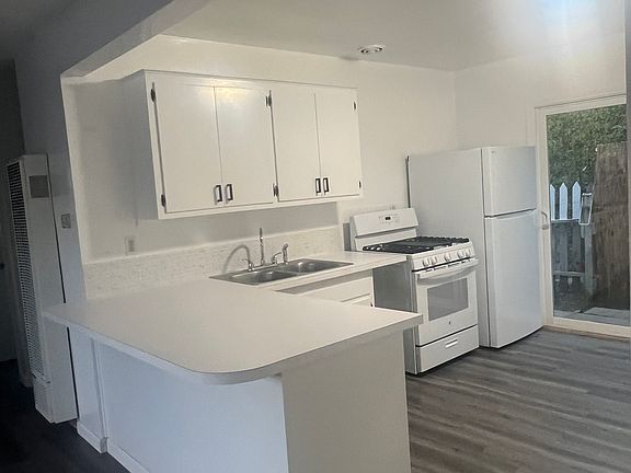 3rd image of 626 E De La Guerra St #A