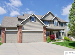 2410 Crystal Creek Dr, Papillion, NE 68046