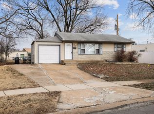 615 Florland Dr, Florissant, MO 63031