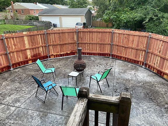 Deck with privacy fence