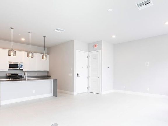 4th image of 7760 Sandy Ridge Dr Unit 121
