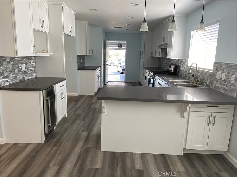 7711 Van Noord Ave — Photo 6