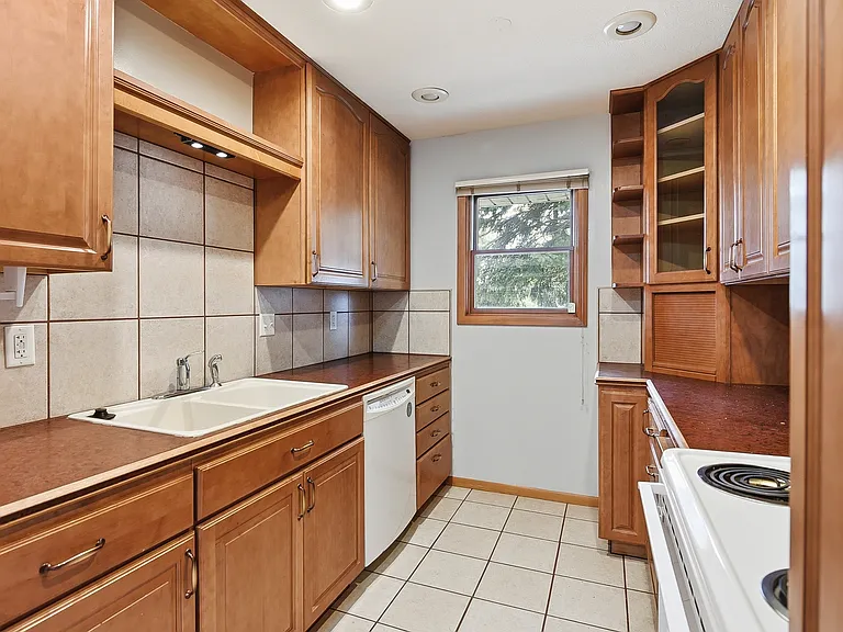 3202 Calhoun St — Photo 10