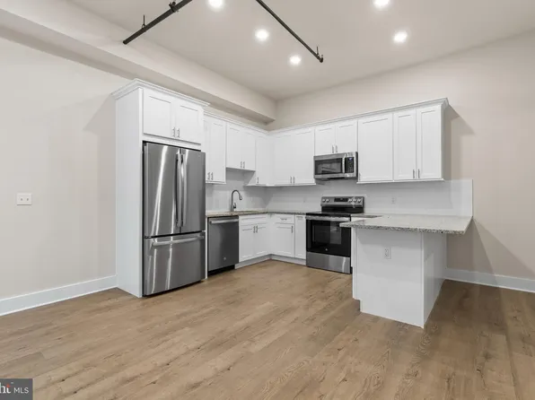 30 W Broad St, Souderton, PA