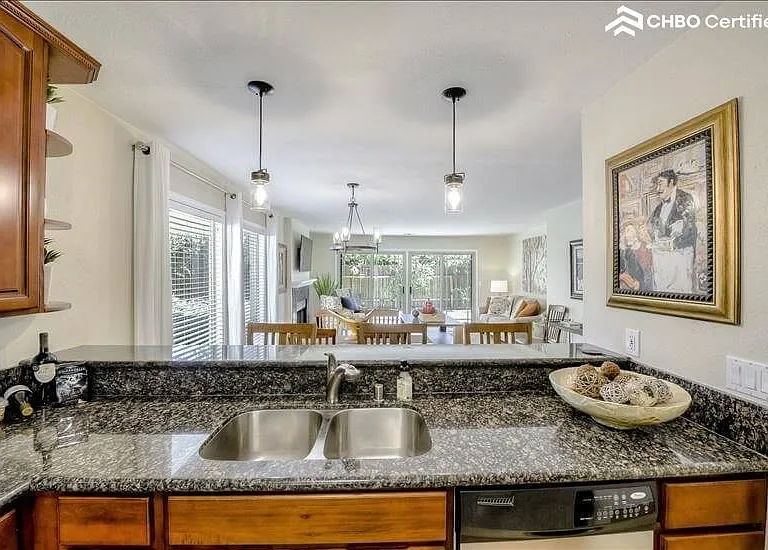 3911 Hills Ct — Photo 12