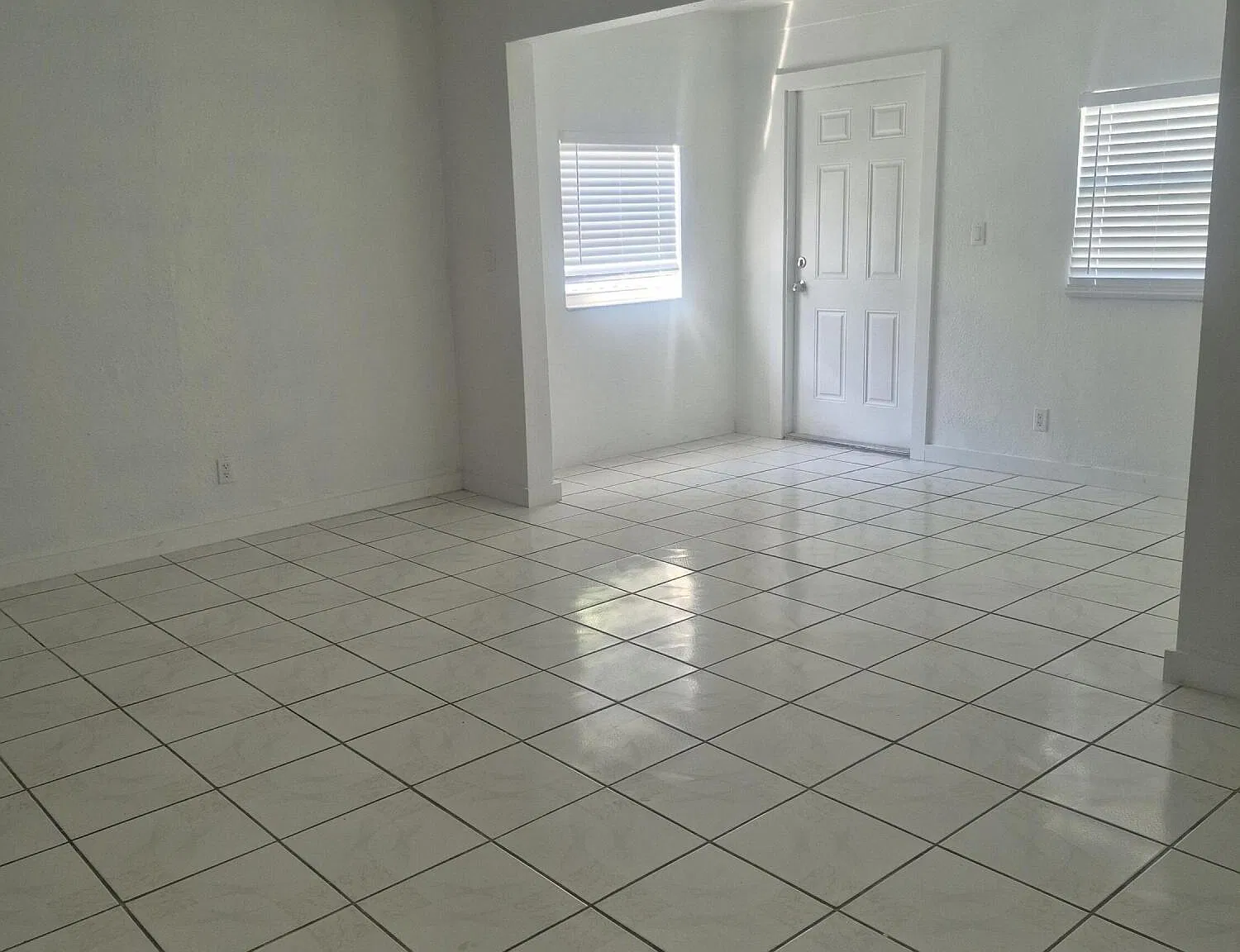 3 bed, 1.0 bath, 1554 sqft, $3,000 — Photo 2