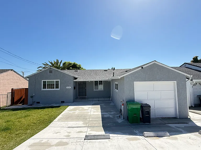 16241 Liberty St — Photo 1