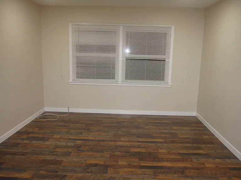 637 S Dunsmuir Ave #8 — Photo 9