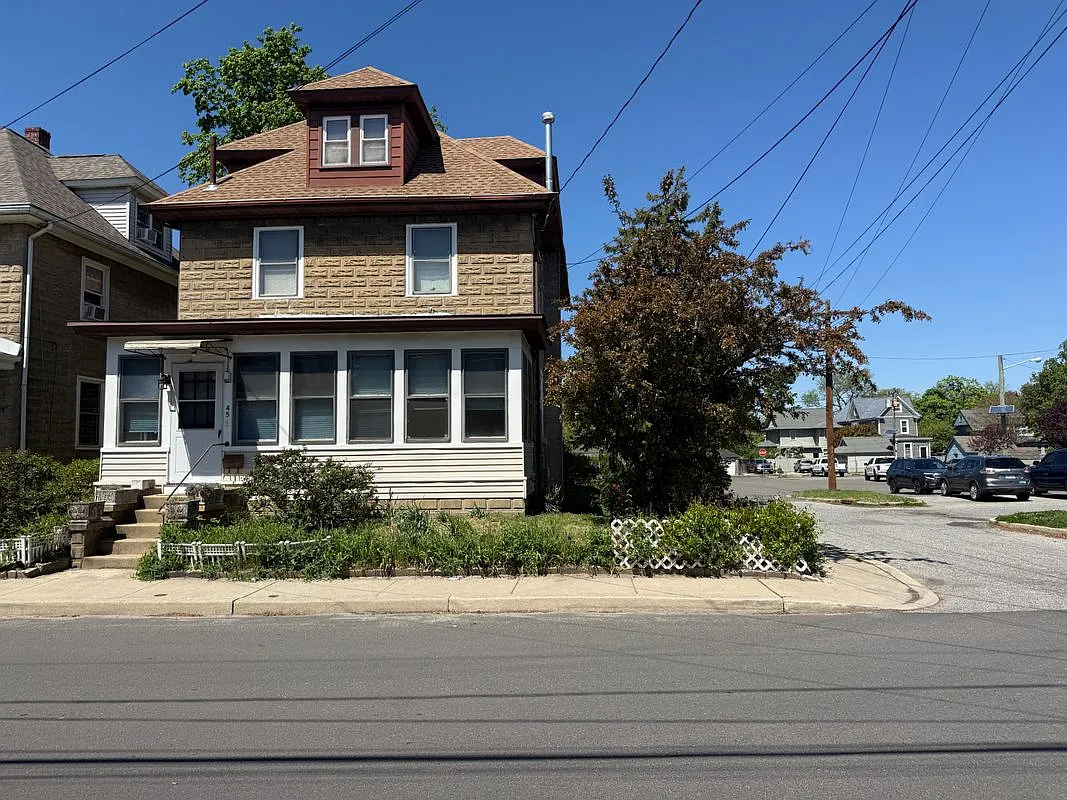 4 bed, 1.5 bath, 1800 sqft, $2,900 — Photo 3