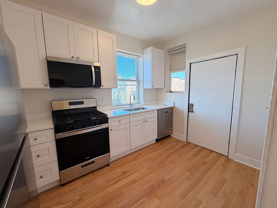 4904-08 N Saint Louis Ave #3W