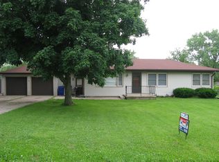 7 Illini Dr, Decatur, IL 62521