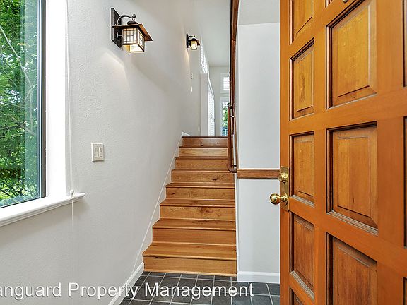 5th image of 834 S Eliseo Dr