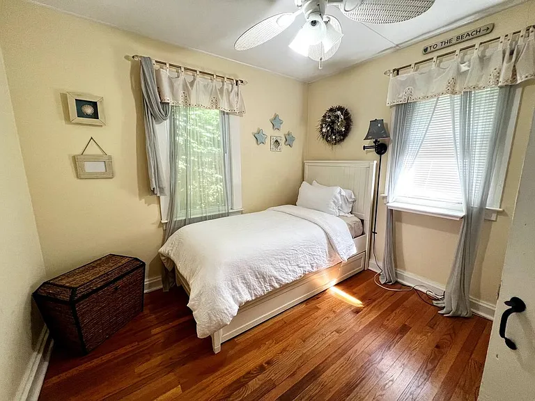 825 Dogwood Ln — Photo 11