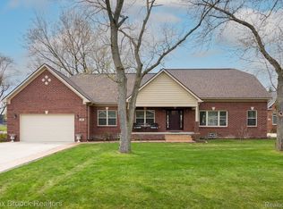 3105 Talbot Dr, Troy, MI 48083