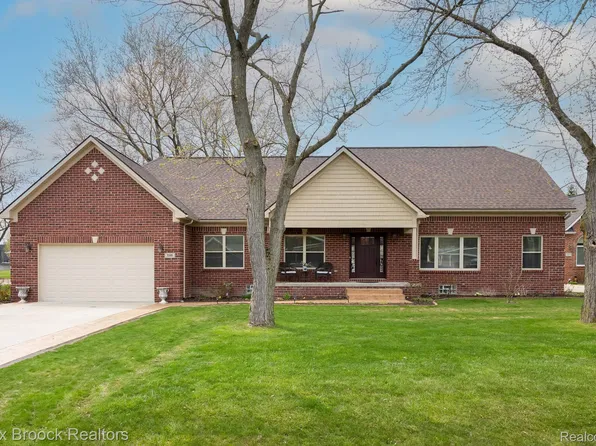 3105 Talbot Dr, Troy, MI 48083