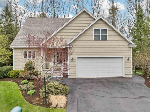 22 Vineyard Drive, Stratham, NH 03885