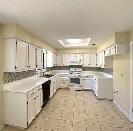 2nd image of 1522 Camellia Ln
