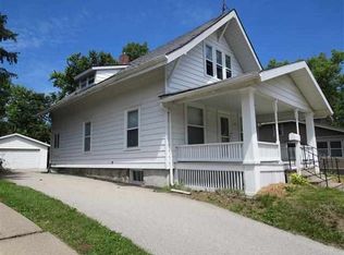 921 21st St SE, Cedar Rapids, IA 52403