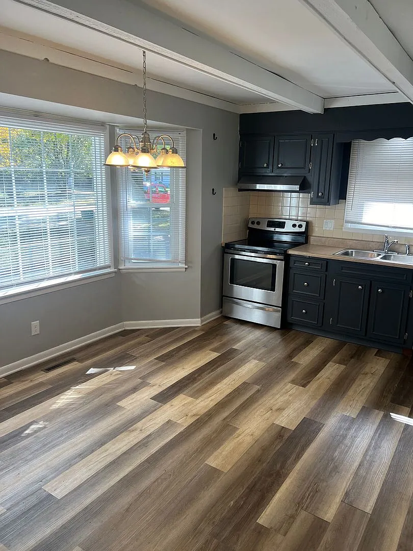 Awesome West Side Duplex! — Photo 3