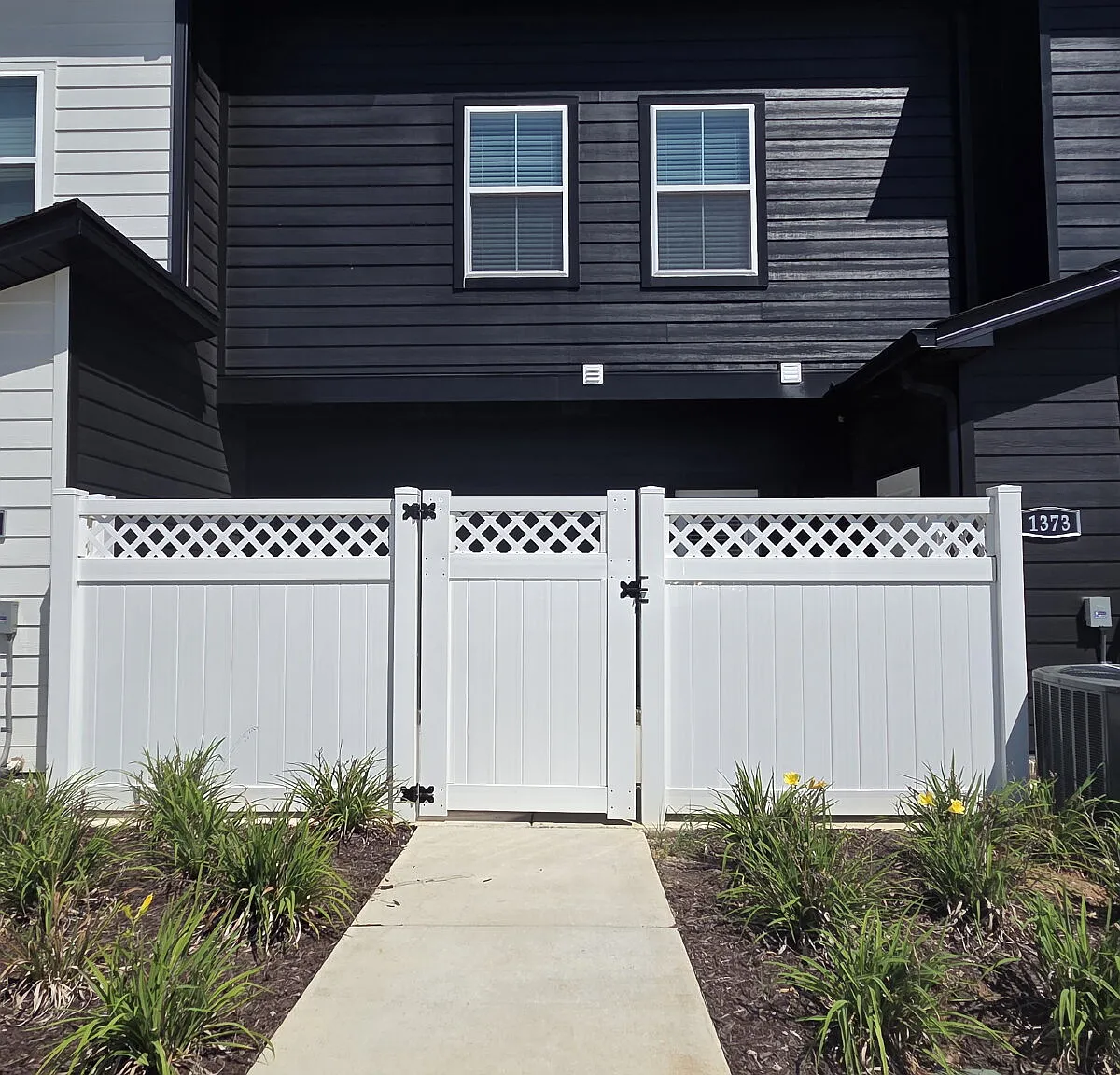 3 bed, 2.5 bath, 1842 sqft, $2,799 — Photo 3