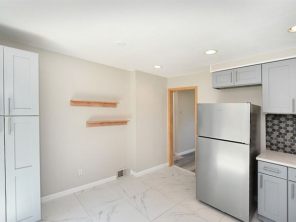 5th image of 3 Monsen St