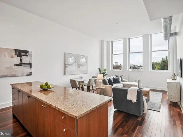 1101 Locust St #4E, Philadelphia, PA 19106