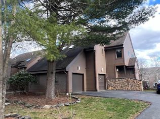 41 Skyview Ln #D, East Stroudsburg, PA 18302
