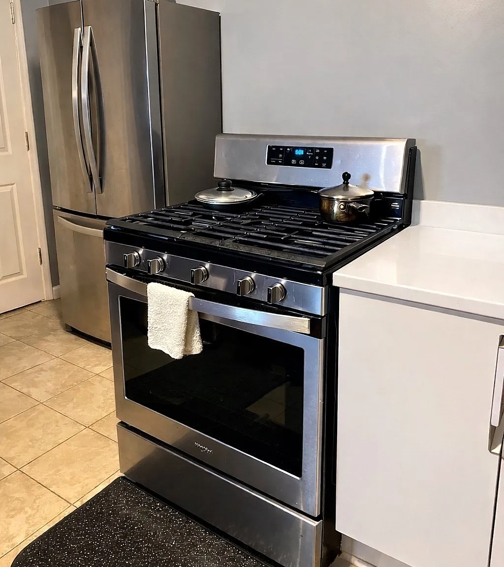 2 bed, 1.0 bath, 907 sqft, $2,000 — Photo 3