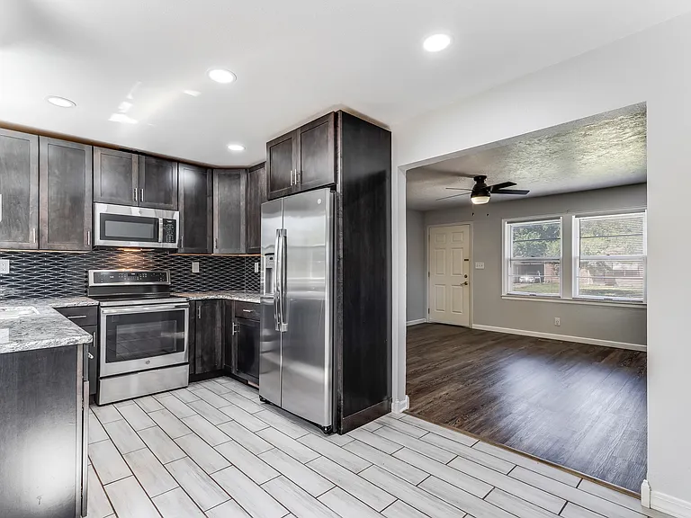 1712 N Belmont Ave — Photo 18