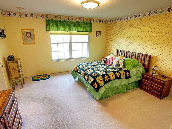 2nd image of 590 Autumn Creek Dr