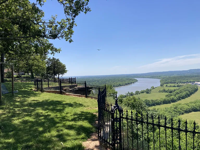 927 Skyline Dr — Photo 6