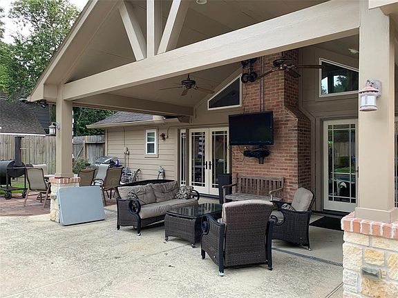 4th image of 3606 Shady Green Dr