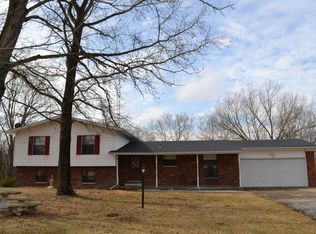 661 Race Track Rd, Centralia, IL 62801