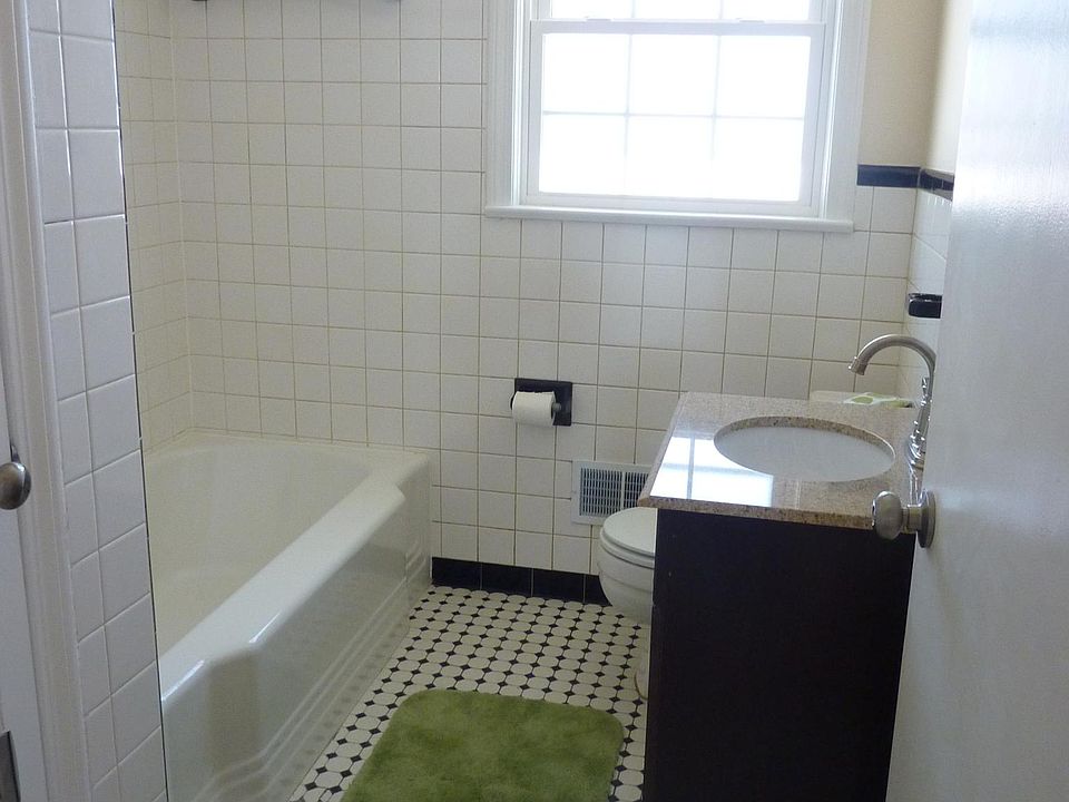 2nd image of 505 Woodview Cir