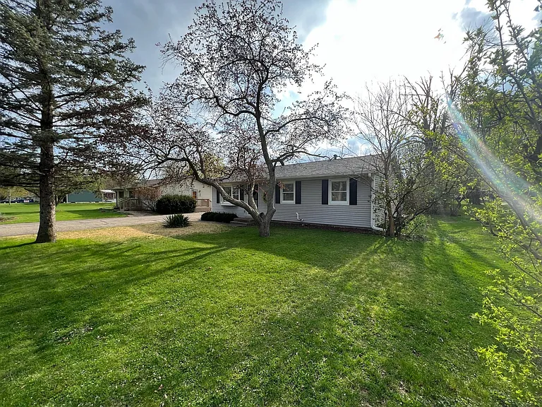 2819 Marion St — Photo 1