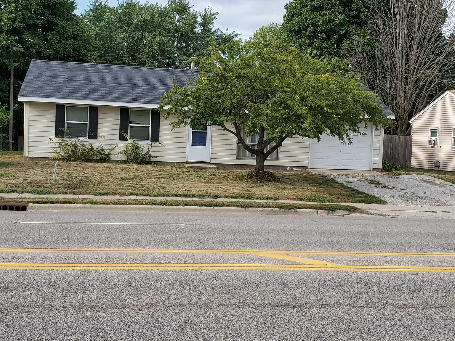 2806 W Kirby Ave photo 1