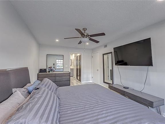 4th image of 6295 Bay Club Dr APT 1