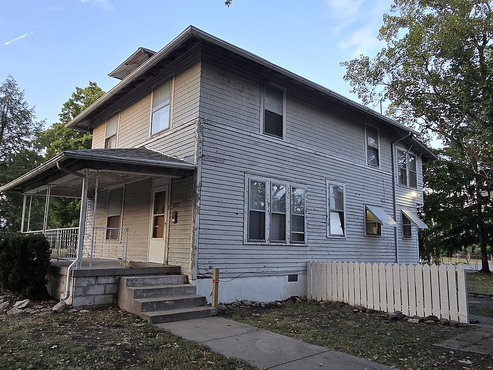 Beautiful almost 4000 sq ft on 3 lots with 2 car garage. Central air. Waiting on you and your family. Close to schools and park. Large rooms.