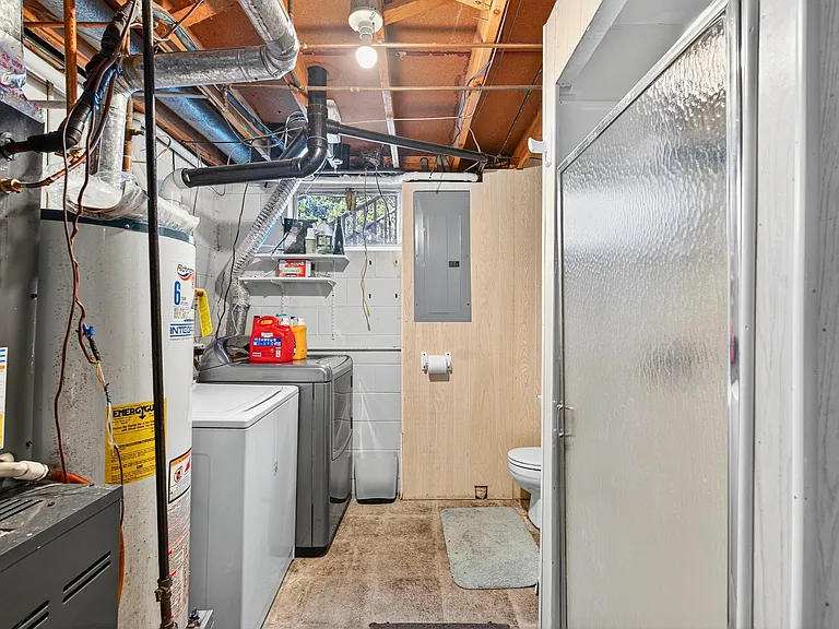 2111 N 141st Ave — Photo 35