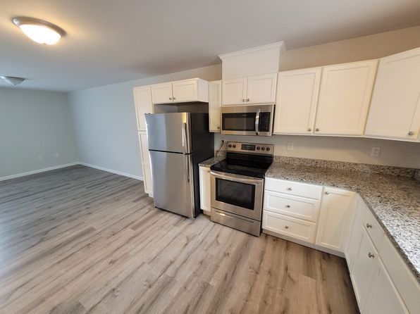 4 Juniper Ln #C, Levant, ME 04456