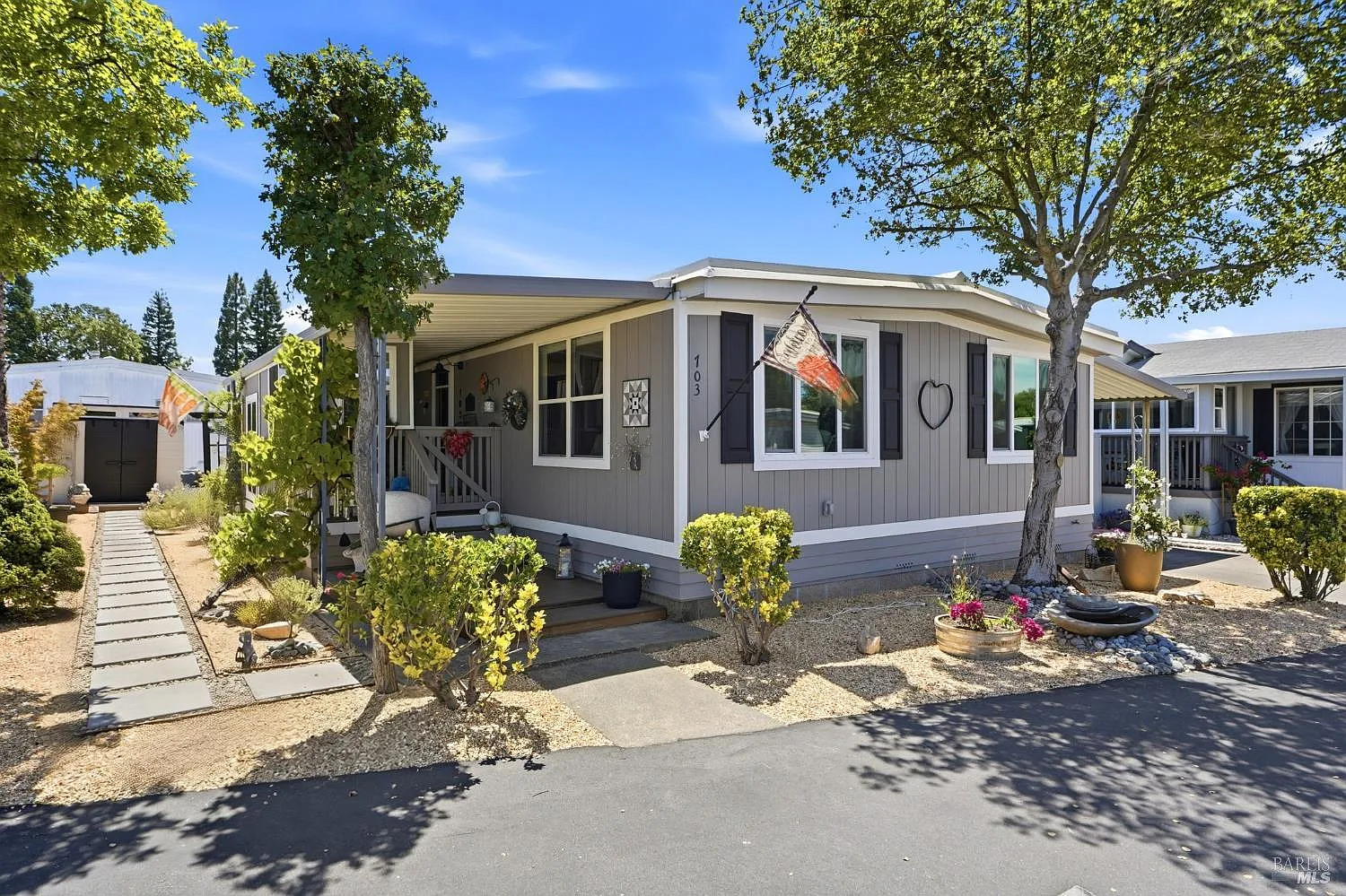 703 Sequoia Street - Photo 3