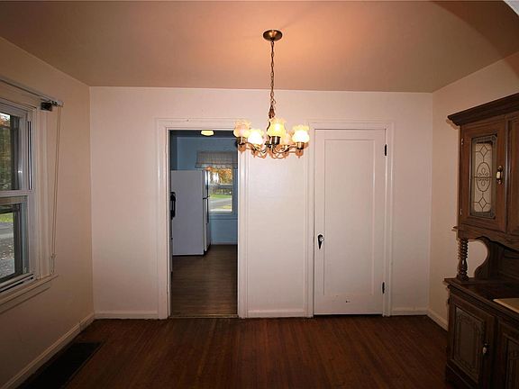 3rd image of 18 Woodland Dr