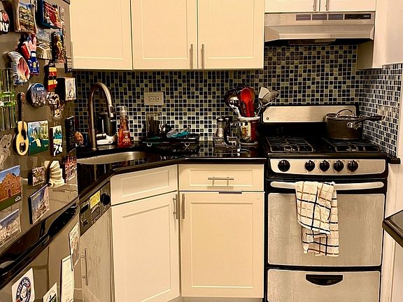 3rd image of 435 W 57th St APT 12P