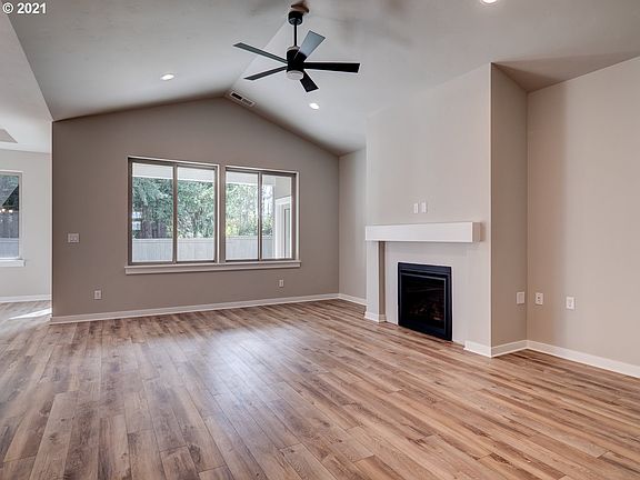 4th image of 8063 SE Reddington St #274