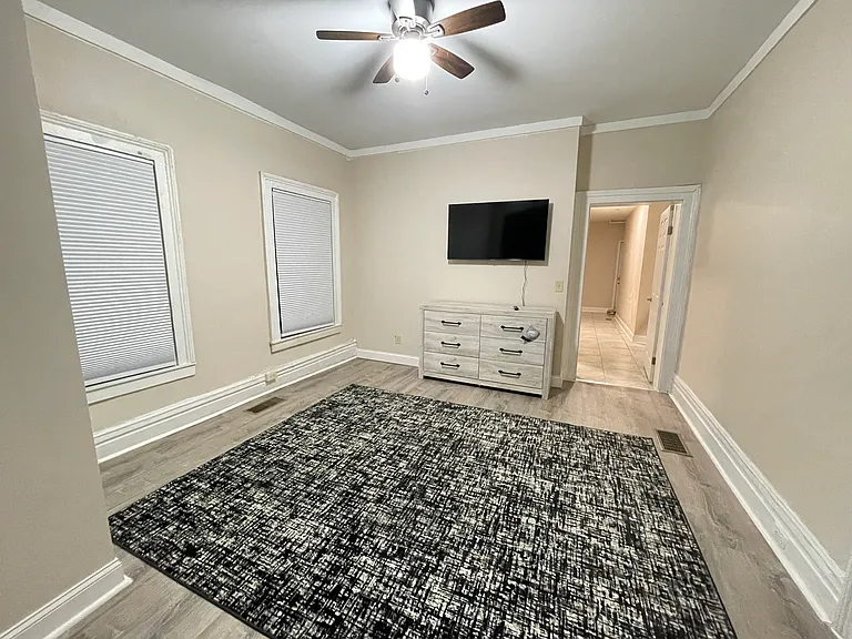 516 N Broadway #101 — Photo 12